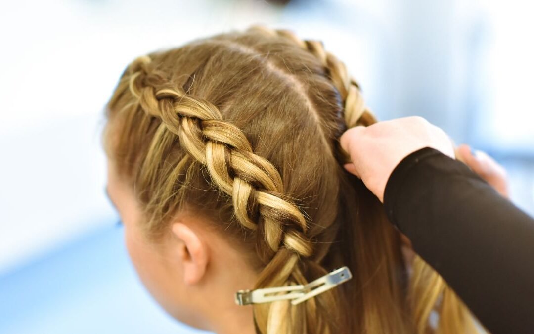 Ideas de peinados informales con trenzas para lucir un look desenfadado y chic